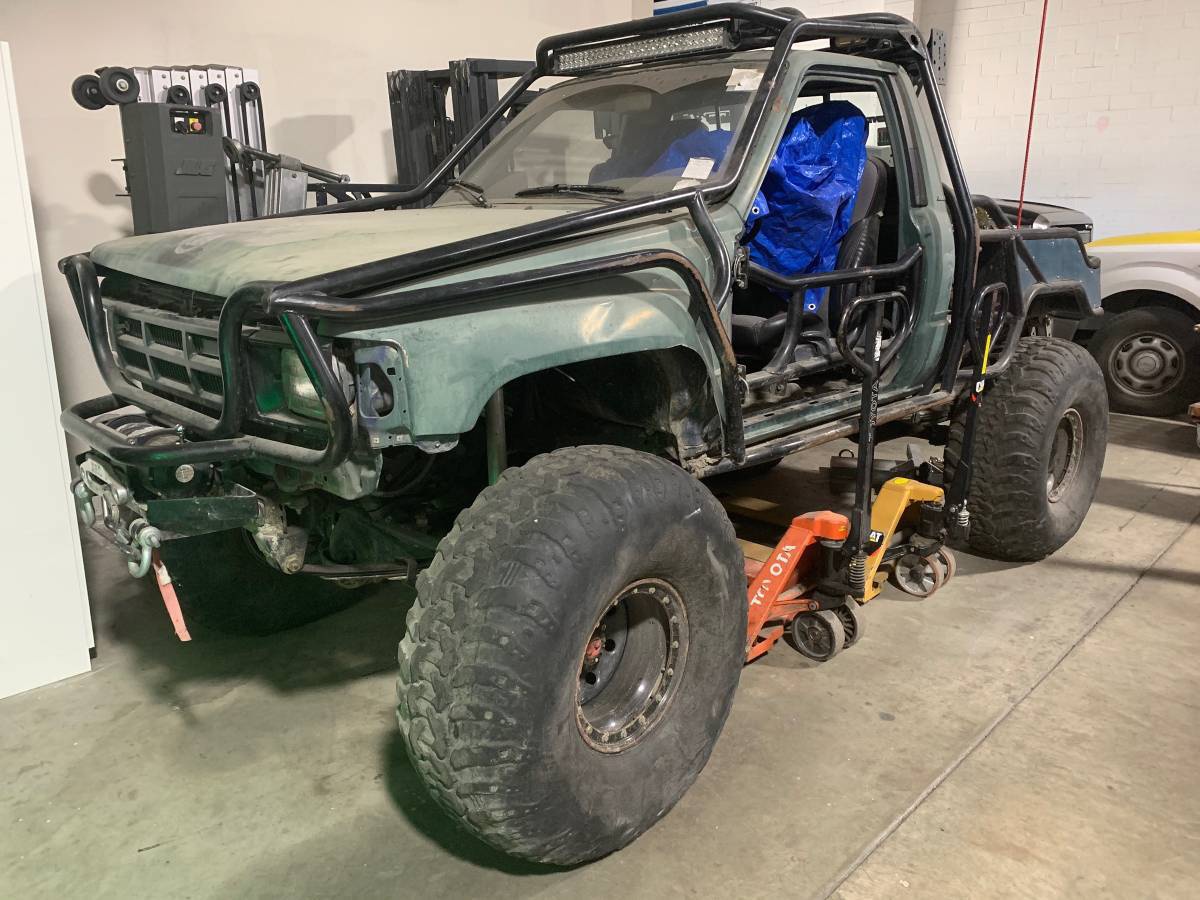 1987 Toyota Pickup, dual cases, winch, propane - BuiltRigs