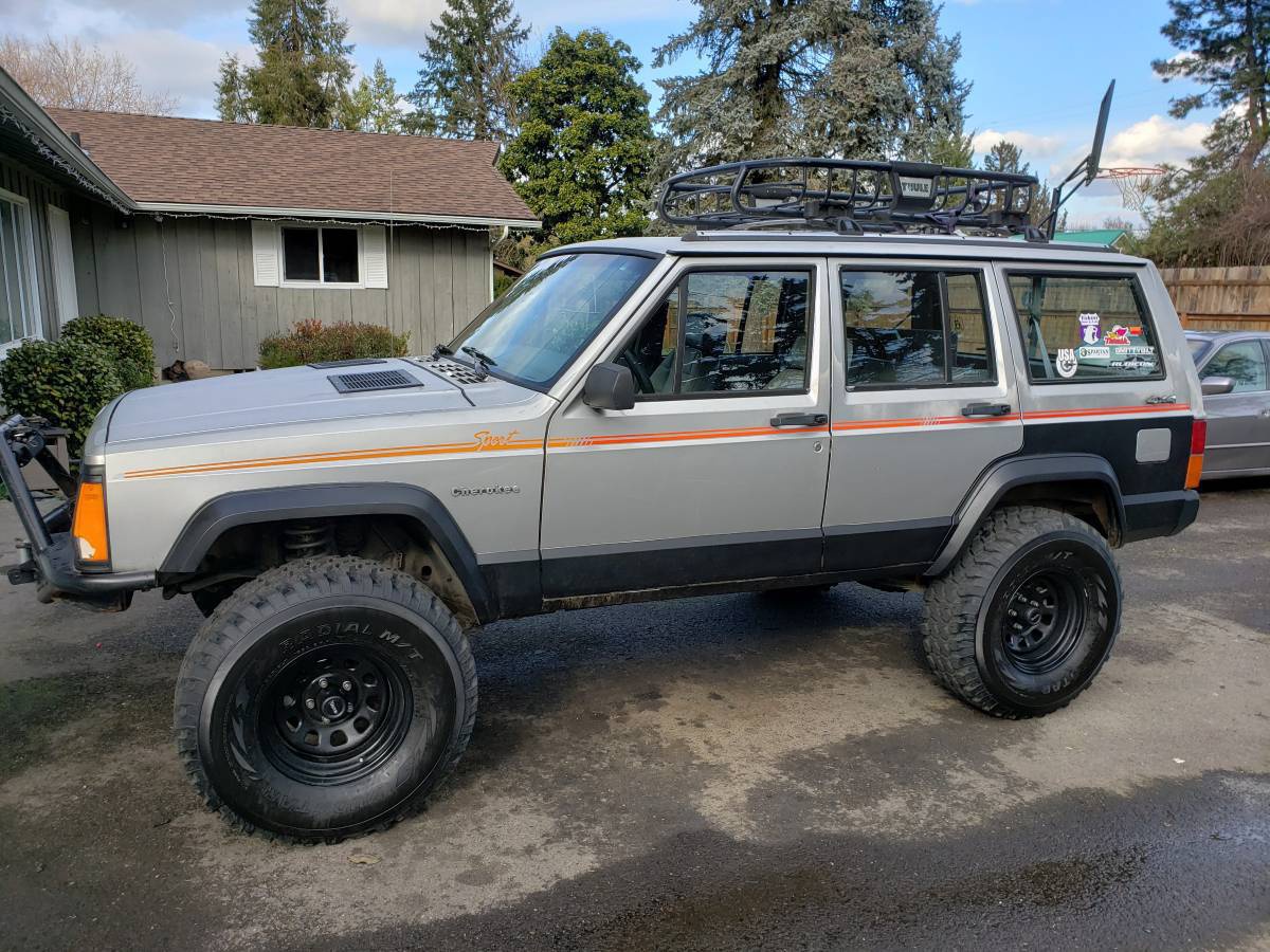 1991 Jeep Cherokee XJ, locked, 33s, winch BuiltRigs