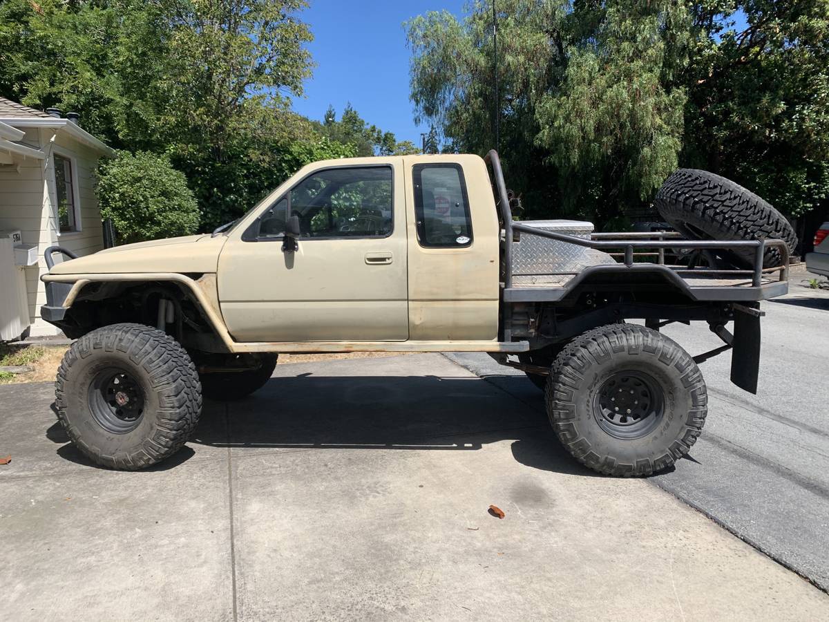 1991 Toyota Pickup, 3.4L, SAS, duals, e-lockers, 37s - BuiltRigs