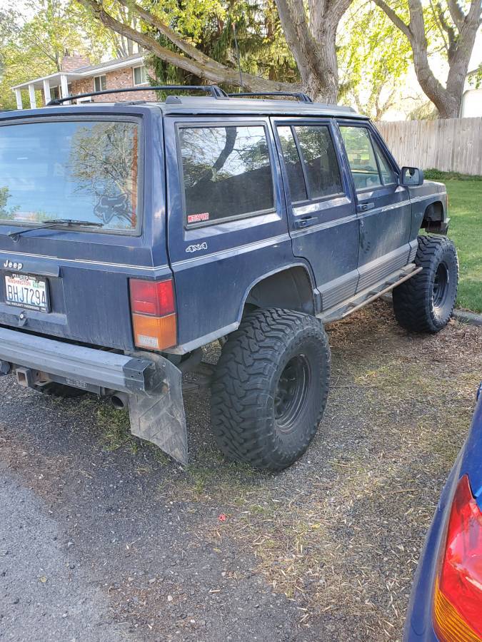 1994 Jeep Cherokee XJ on 33s, 6" lift, winch - BuiltRigs