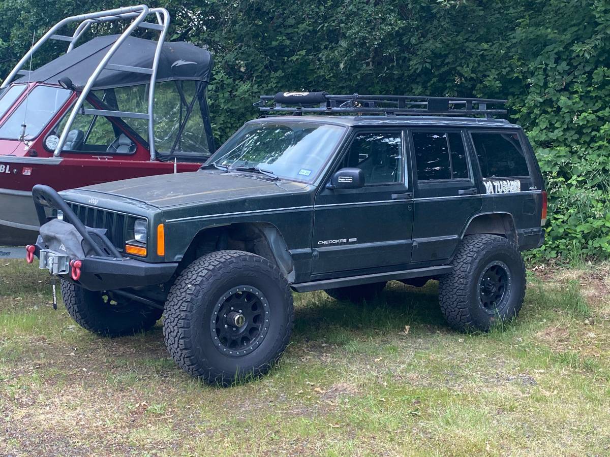 1998 Jeep Cherokee XJ on 35s, ARBed D44s, winch, beadlocks