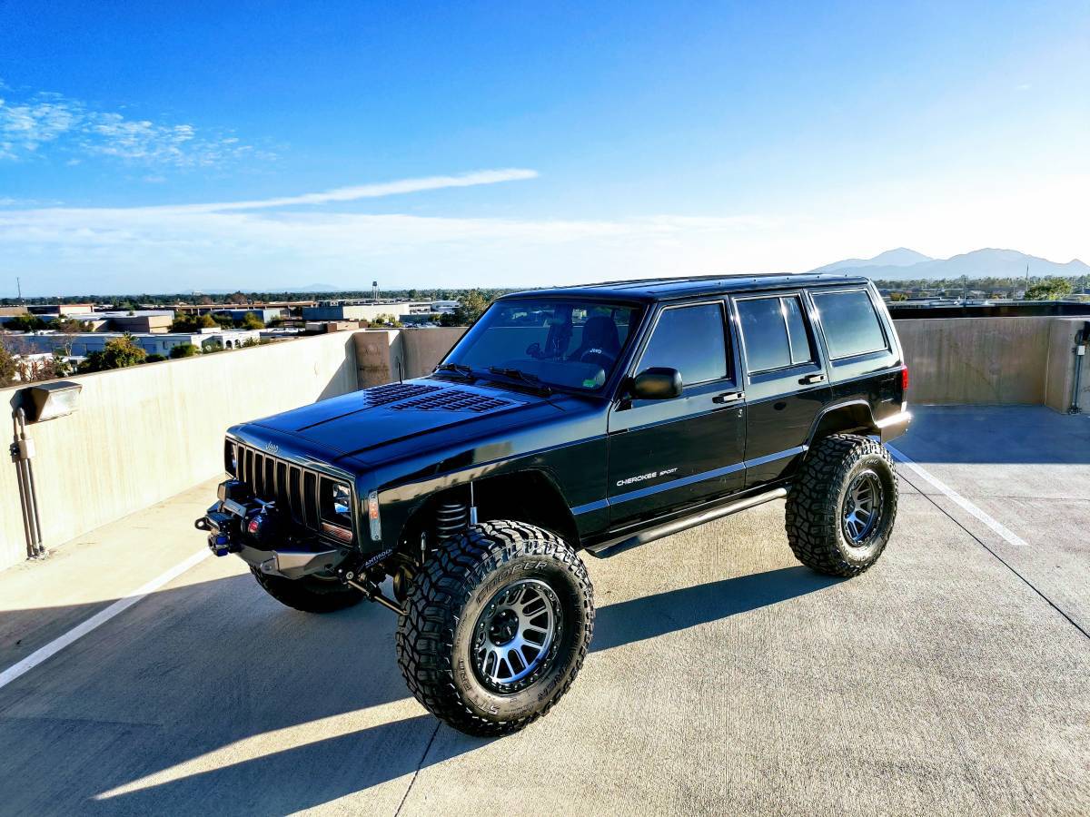 1999 Jeep Cherokee XJ on 35s, locked D44s, 1 ton steering