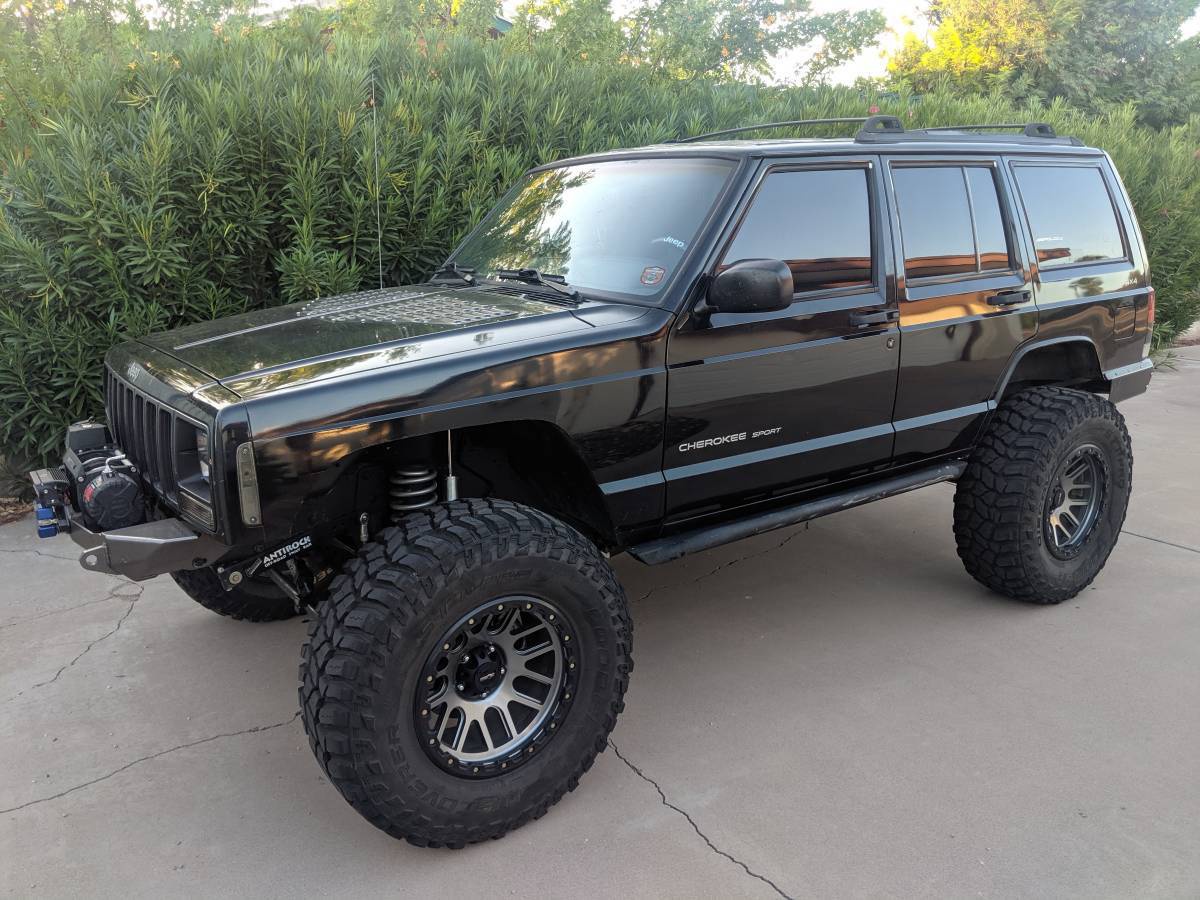 1999 Jeep Cherokee XJ on 35s, locked D44s, 1 ton steering