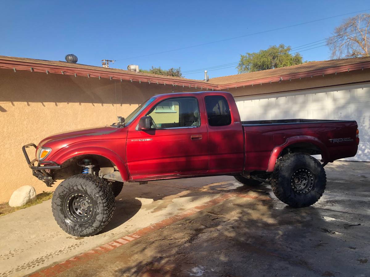 2004 Toyota Prerunner with King Shocks/Coilovers BuiltRigs