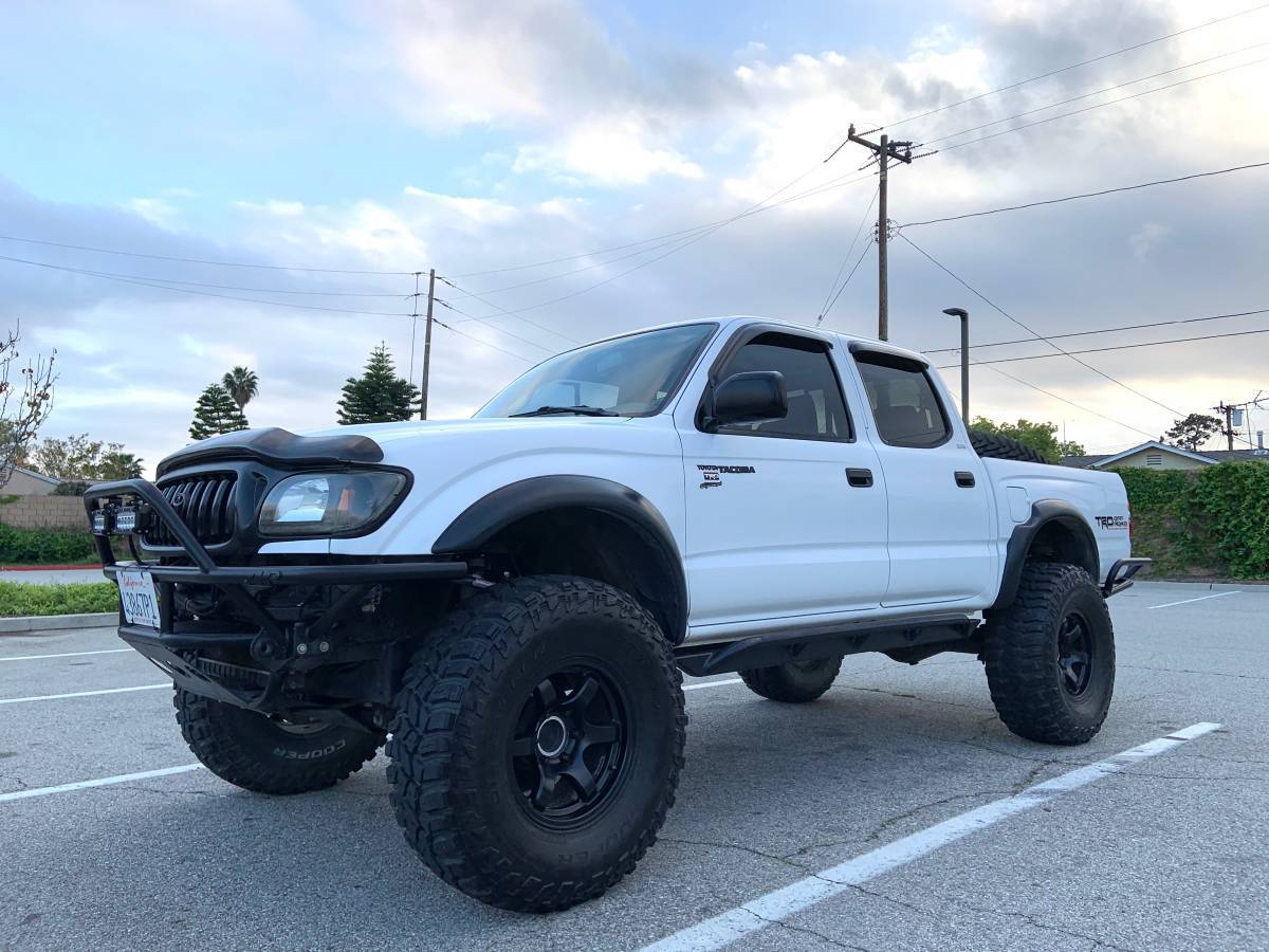 2004 Toyota Tacoma on 35s, supercharged, e-locker, Icons - BuiltRigs